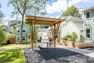 1353 Finley St NE in Atlanta, GA - Building Photo - Building Photo
