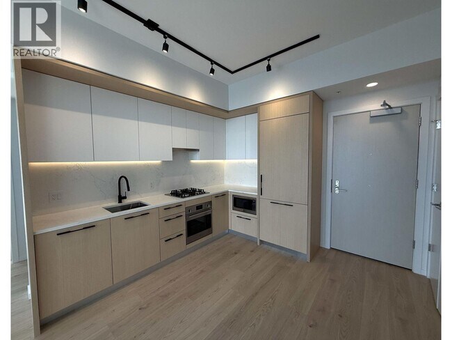 2729 Kingsway in Vancouver, BC - Building Photo - Building Photo