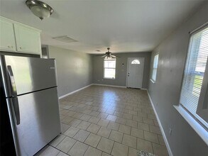 1041 Lott Ave in Austin, TX - Building Photo - Building Photo