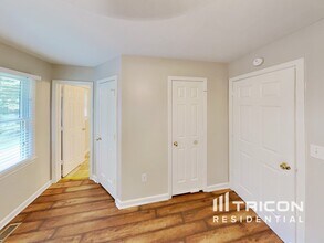 1753 Independence Dr in Douglasville, GA - Foto de edificio - Building Photo