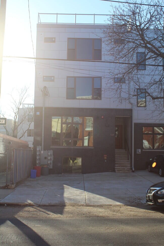 708 N 19th St in Philadelphia, PA - Building Photo - Building Photo
