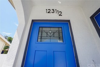 1231 E 45th St in Los Angeles, CA - Foto de edificio - Building Photo