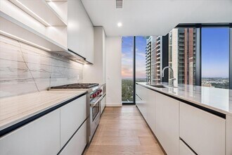 610 Davis St, Unit 2702 in Austin, TX - Foto de edificio - Building Photo