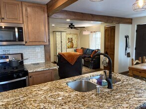 127 Oakley Ln in Taos, NM - Building Photo - Building Photo