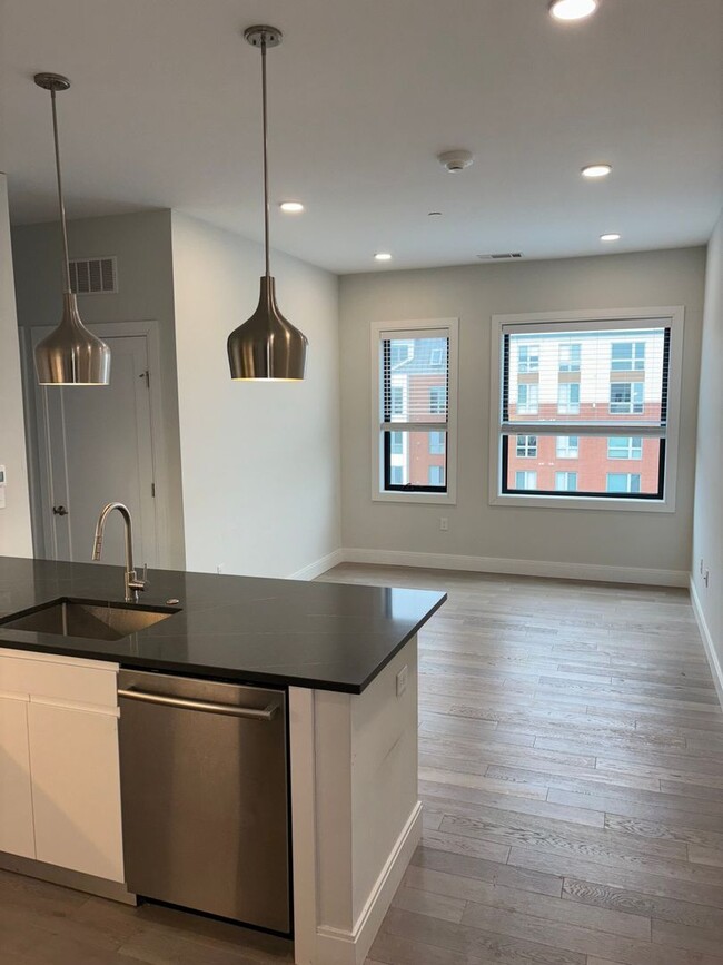 150 Liverpool St, Unit 401 in Boston, MA - Building Photo - Building Photo