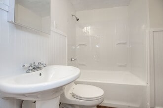 21180 Westport Ave in Euclid, OH - Building Photo - Building Photo