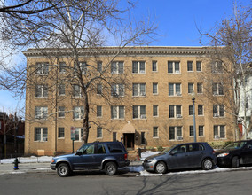 3314 Mt Pleasant St NW in Washington, DC - Foto de edificio - Building Photo