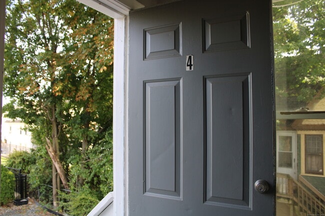 42 Summer St in Bristol, CT - Building Photo - Building Photo