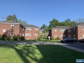 171-183-183 Fort Lee Rd in Teaneck, NJ - Foto de edificio - Building Photo