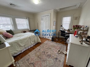 44 Greycliff Rd, Unit 1 in Boston, MA - Foto de edificio - Building Photo