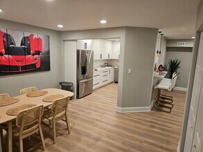 1430 Sandstone Dr in Wheeling, IL - Building Photo - Building Photo