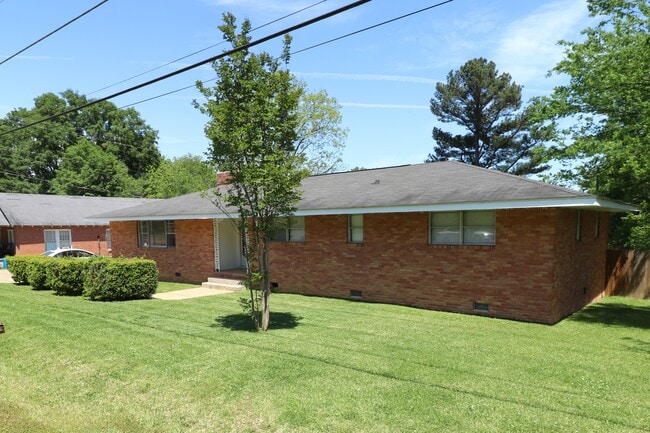 905 Louisville St, Unit RM #1 in Starkville, MS - Building Photo - Building Photo