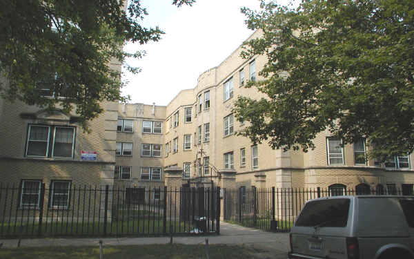 7646 S Essex Ave in Chicago, IL - Building Photo - Building Photo