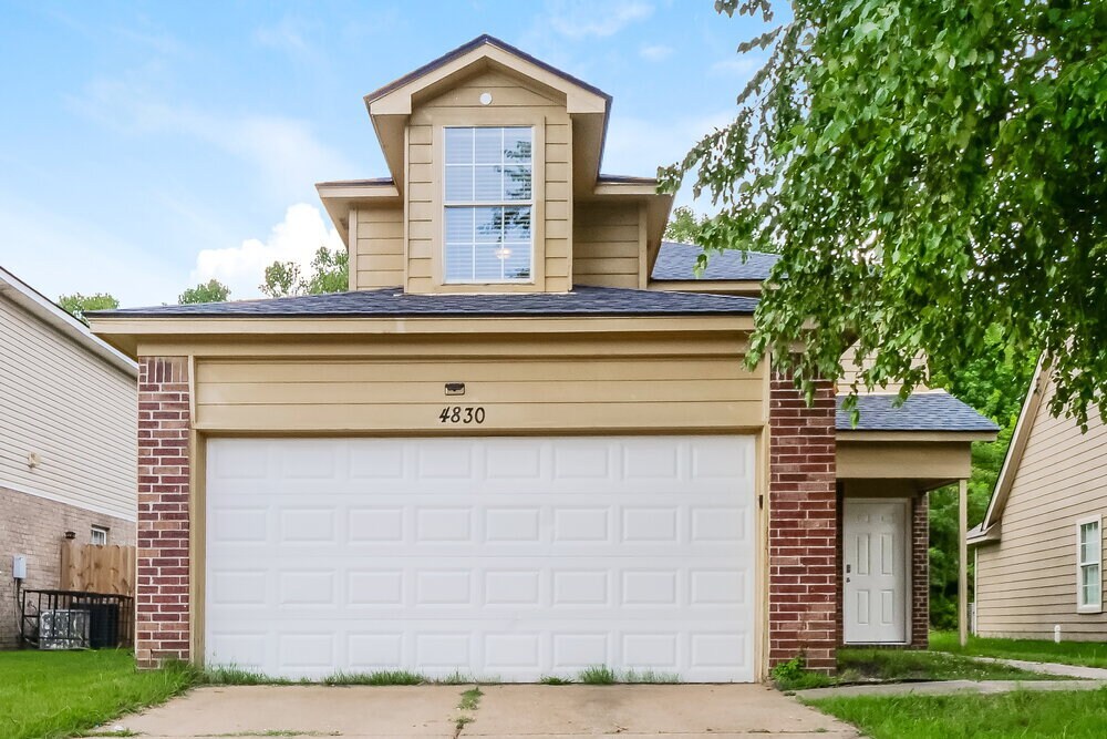 4830 Mistic Lake Dr in Memphis, TN - Building Photo