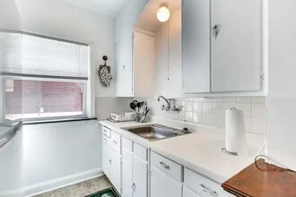 6926 Natural Bridge Rd, Unit 2 in St. Louis, MO - Foto de edificio - Building Photo