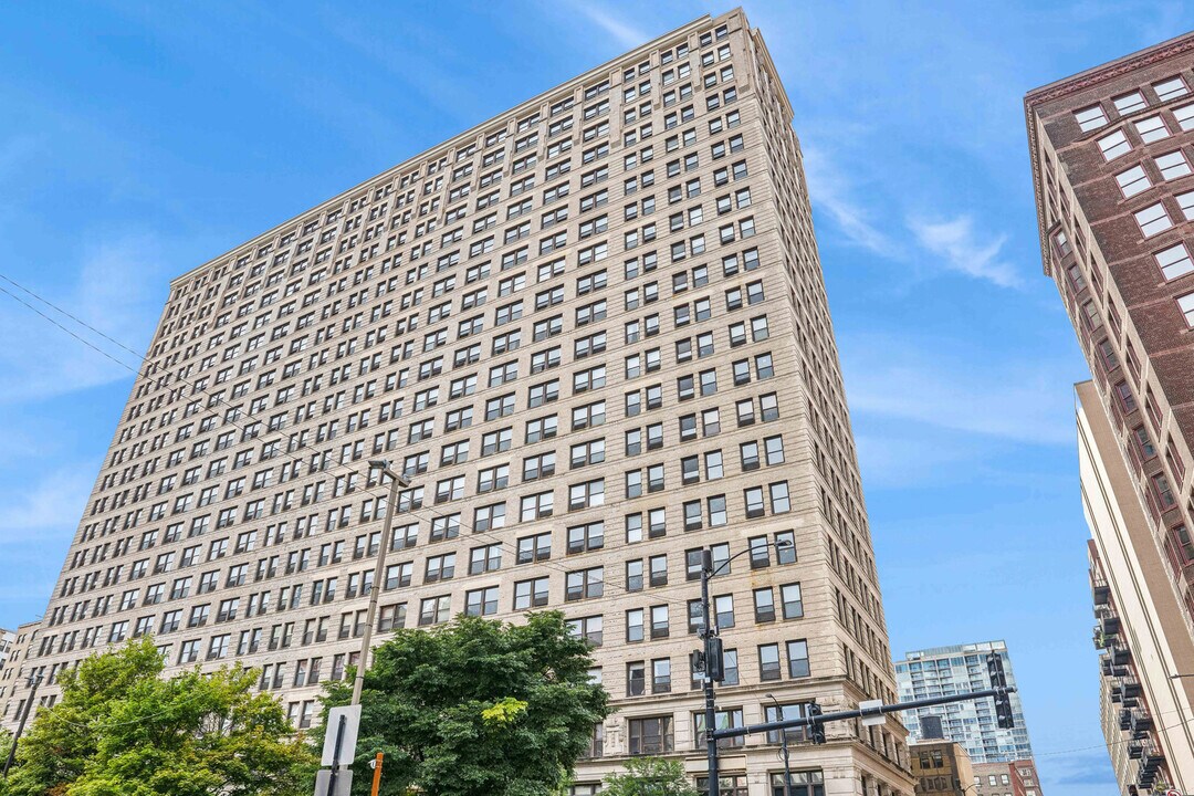 600 S Dearborn St in Chicago, IL - Building Photo