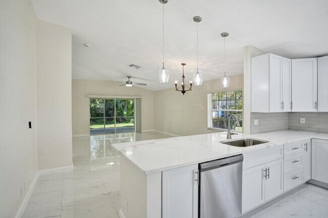 5033 S La Sedona Cir in Delray Beach, FL - Building Photo - Building Photo