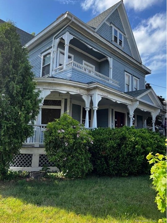 71 Vine St in New Britain, CT - Building Photo