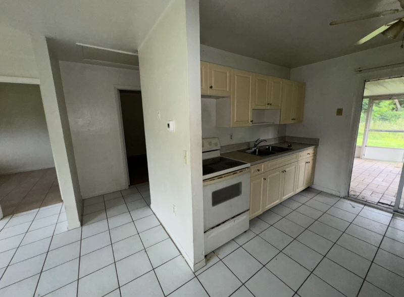 2036 Eloise Cir-Unit -2038 in North Fort Myers, FL - Building Photo