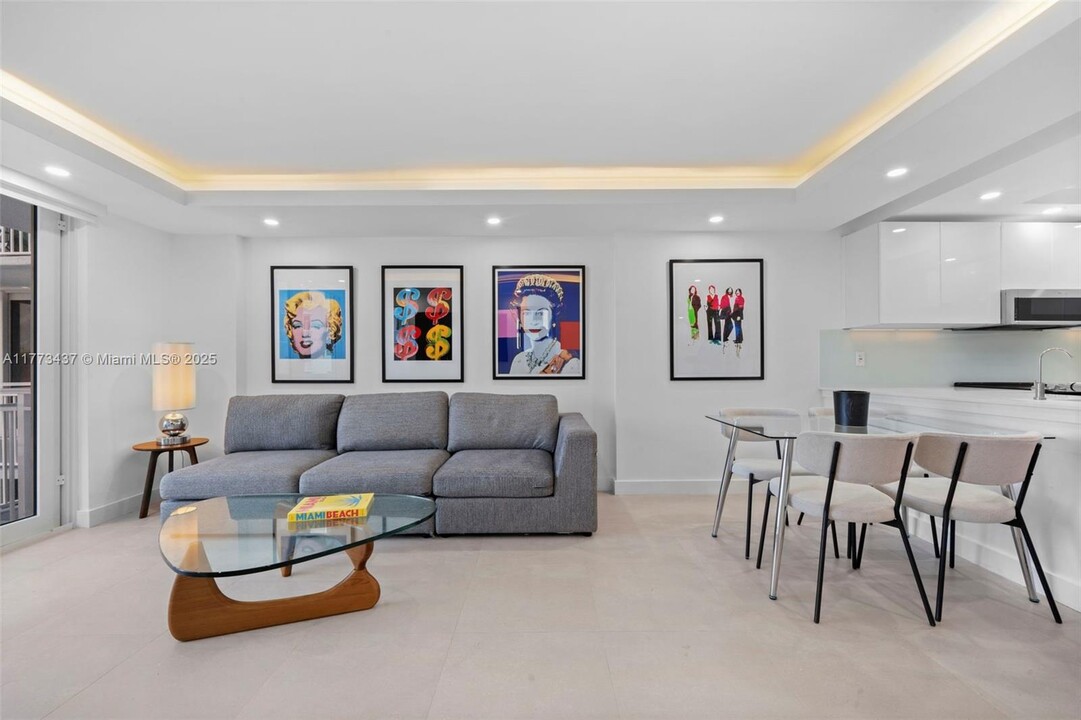 345 Ocean Dr, Unit 326 in Miami Beach, FL - Building Photo