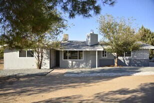 18240 Catalpa St in Hesperia, CA - Building Photo