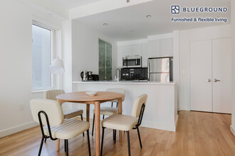 501 E 74th St in New York, NY - Foto de edificio - Building Photo