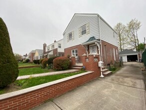 76-12 175th St in Queens, NY - Building Photo - Building Photo
