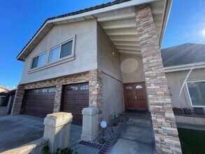 8442 Crimson Cir in Huntington Beach, CA - Building Photo - Building Photo