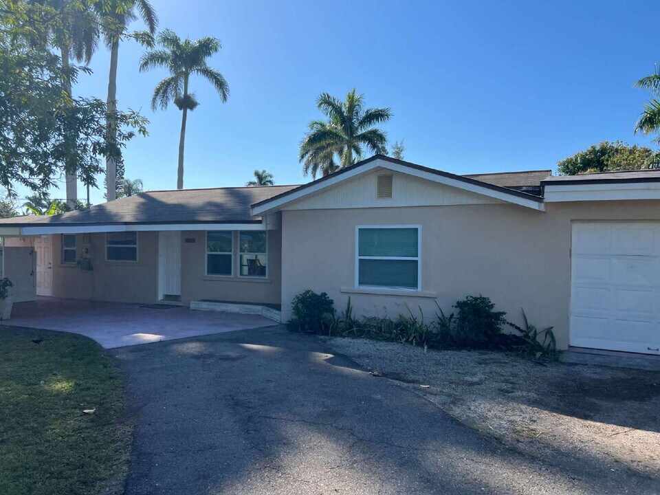 1148 Harbor Dr in North Fort Myers, FL - Building Photo