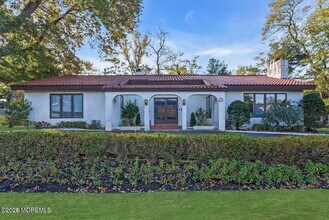 36 Muncy Dr in West Long Branch, NJ - Building Photo - Building Photo