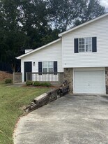 145 Viking Dr in Calhoun, GA - Building Photo