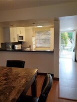 6061 Balboa Cir in Boca Raton, FL - Building Photo