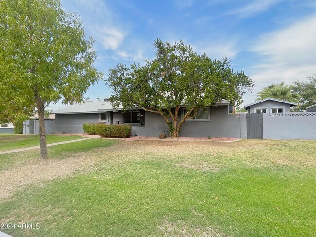 2032 W Cambridge Ave in Phoenix, AZ - Building Photo - Building Photo