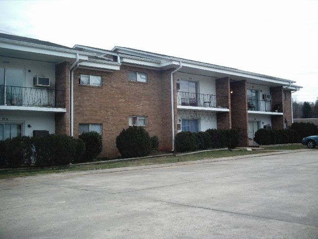 Old Town Apartments in Winston-Salem, NC - Building Photo - Building Photo