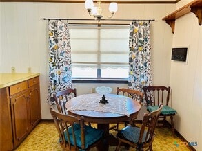 1040 Hwy 80 in Nixon, TX - Building Photo - Building Photo