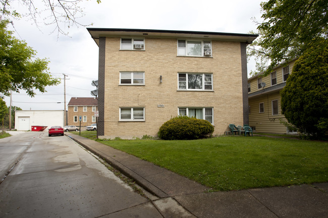 7745 Adams St in Forest Park, IL - Foto de edificio - Building Photo