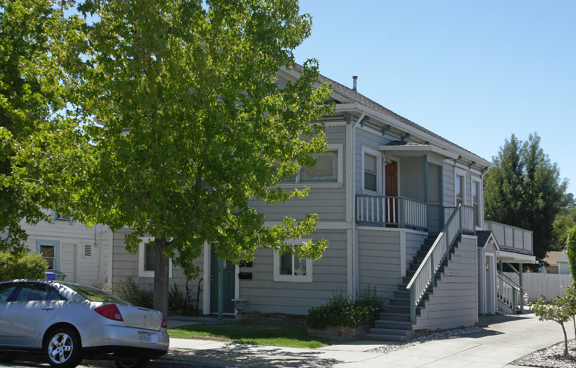 936 Tennent Ave in Pinole, CA - Building Photo