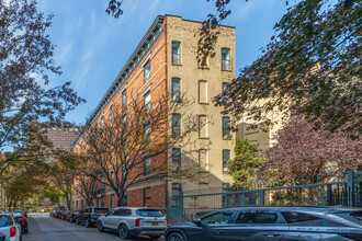 371 W 117th St in New York, NY - Building Photo - Building Photo