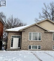 152 Wellington St in Brantford, ON - Building Photo