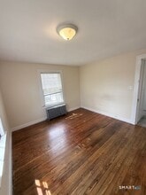 181 High St in Groton, CT - Building Photo - Building Photo