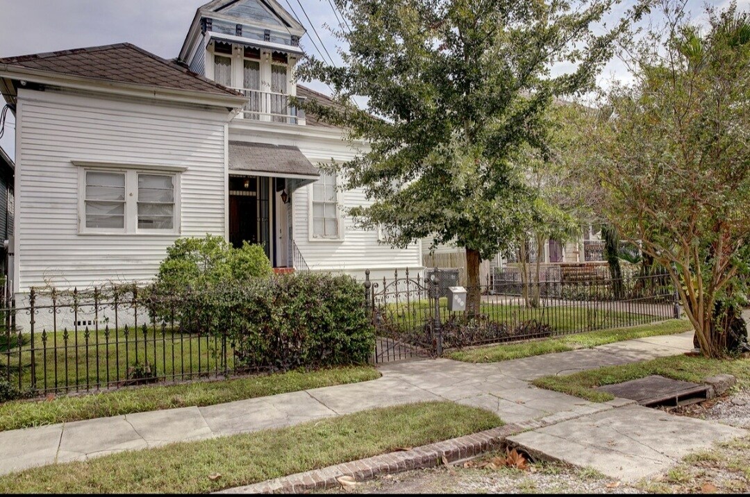 821 Bordeaux St, Unit 821 in New Orleans, LA - Building Photo