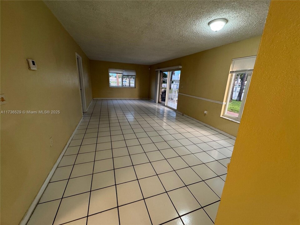 505 NW 177th St in Miami Gardens, FL - Building Photo