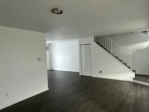 6050 Delaware Dr in Merrillville, IN - Building Photo - Building Photo