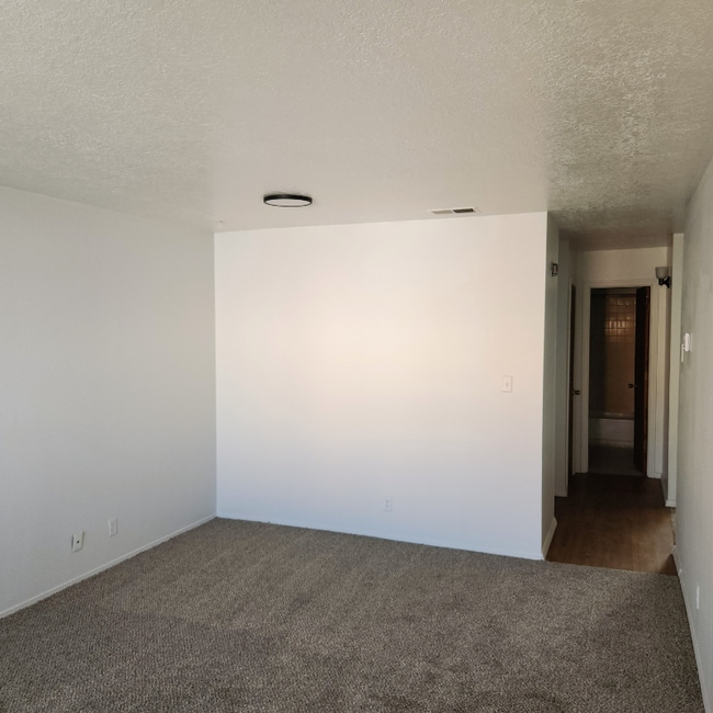 516 Lewis Ave SE in Albuquerque, NM - Foto de edificio - Building Photo