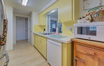 1165 S Oxford Dr in Englewood, FL - Building Photo - Building Photo