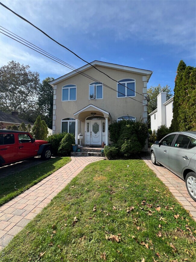 31 B Marwood Rd N in Sands Point, NY - Building Photo - Building Photo