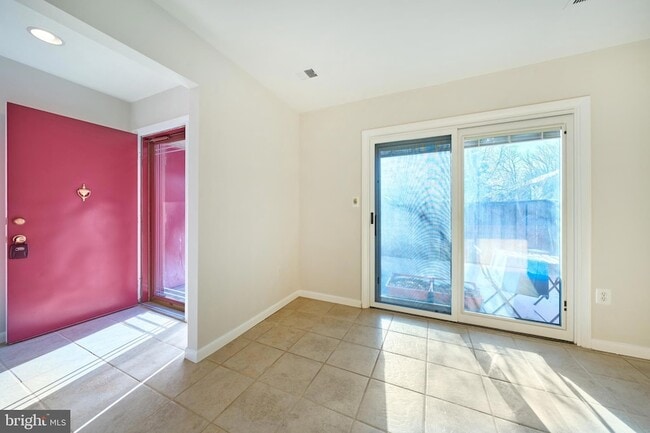 1904 Winterport Cluster in Reston, VA - Building Photo - Building Photo