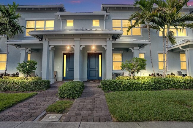 1300 Eucalyptus Dr in Hollywood, FL - Building Photo - Building Photo