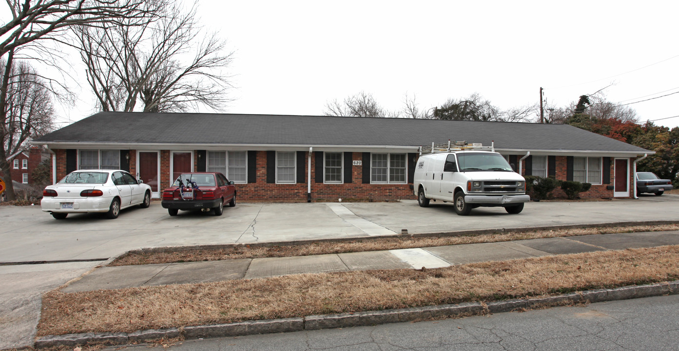 620 Fairmont in Greensboro, NC - Building Photo