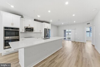 2136 Glacier Rd in Herndon, VA - Building Photo - Building Photo